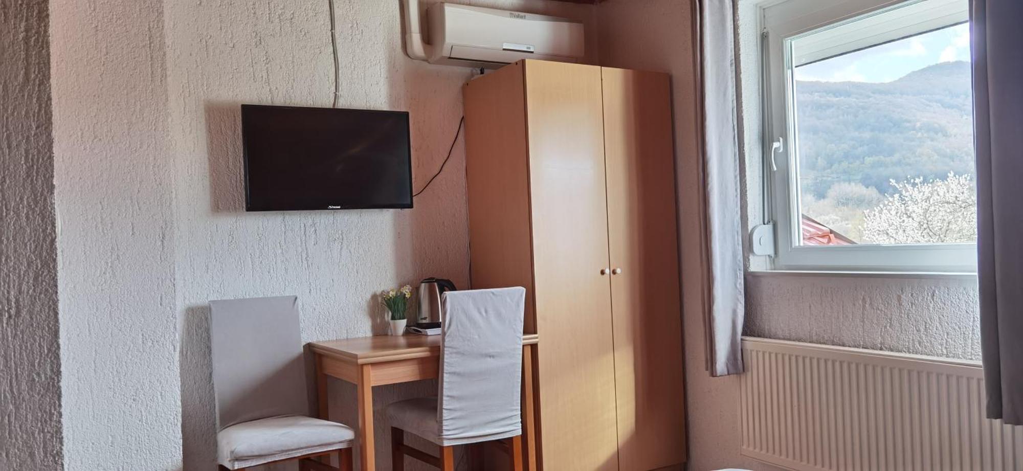 Hotel House Viktoria à Selište Drežničko Extérieur photo