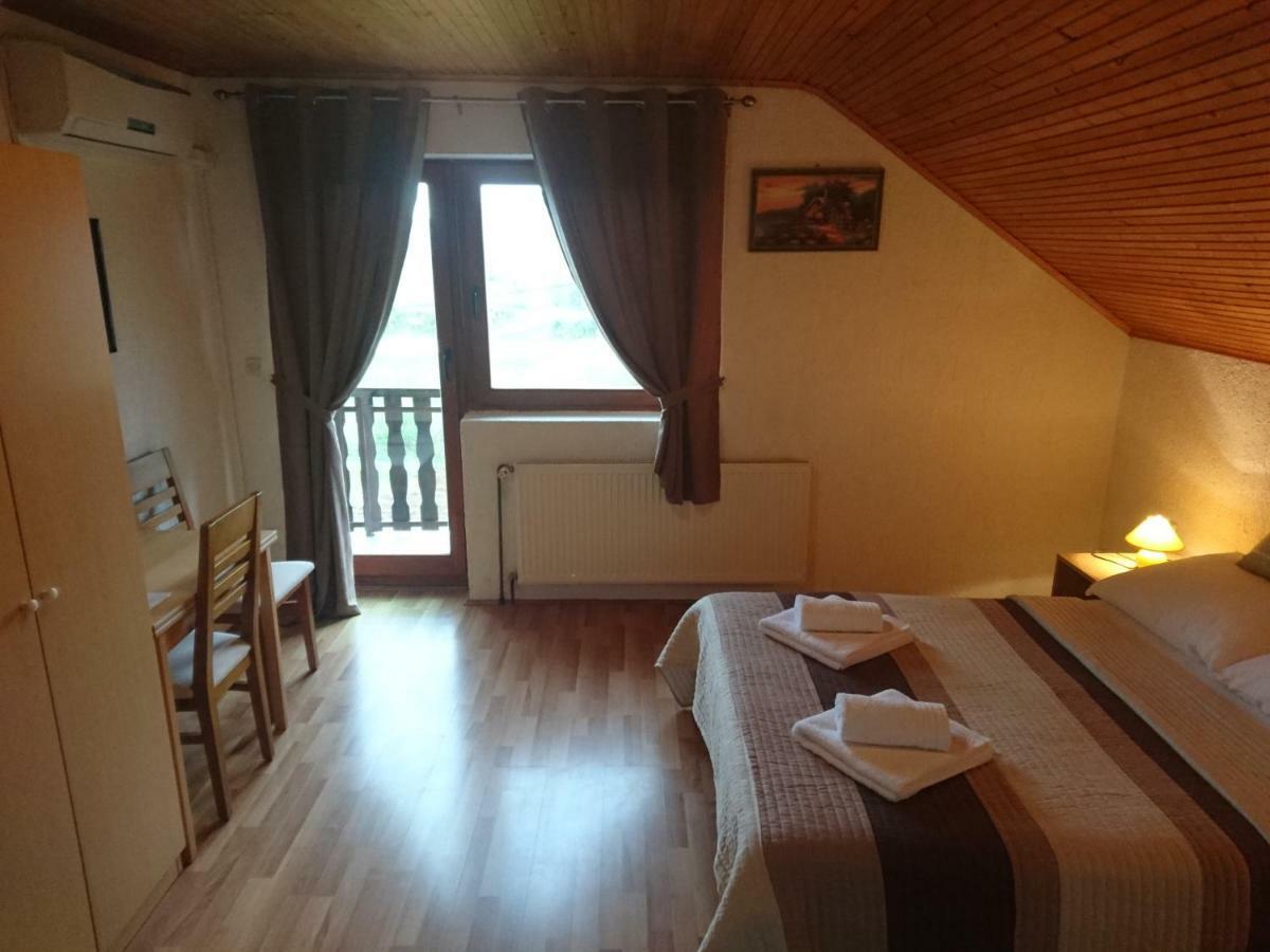Hotel House Viktoria à Selište Drežničko Extérieur photo