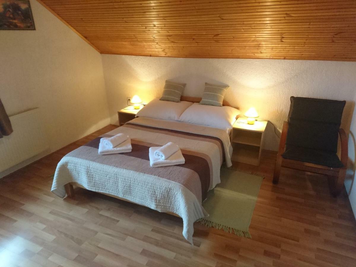 Hotel House Viktoria à Selište Drežničko Extérieur photo