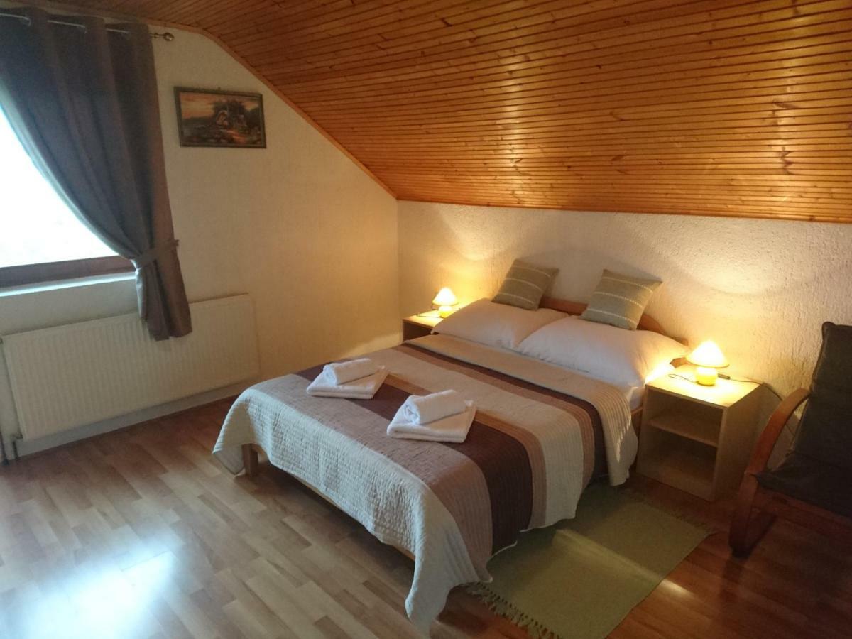 Hotel House Viktoria à Selište Drežničko Extérieur photo