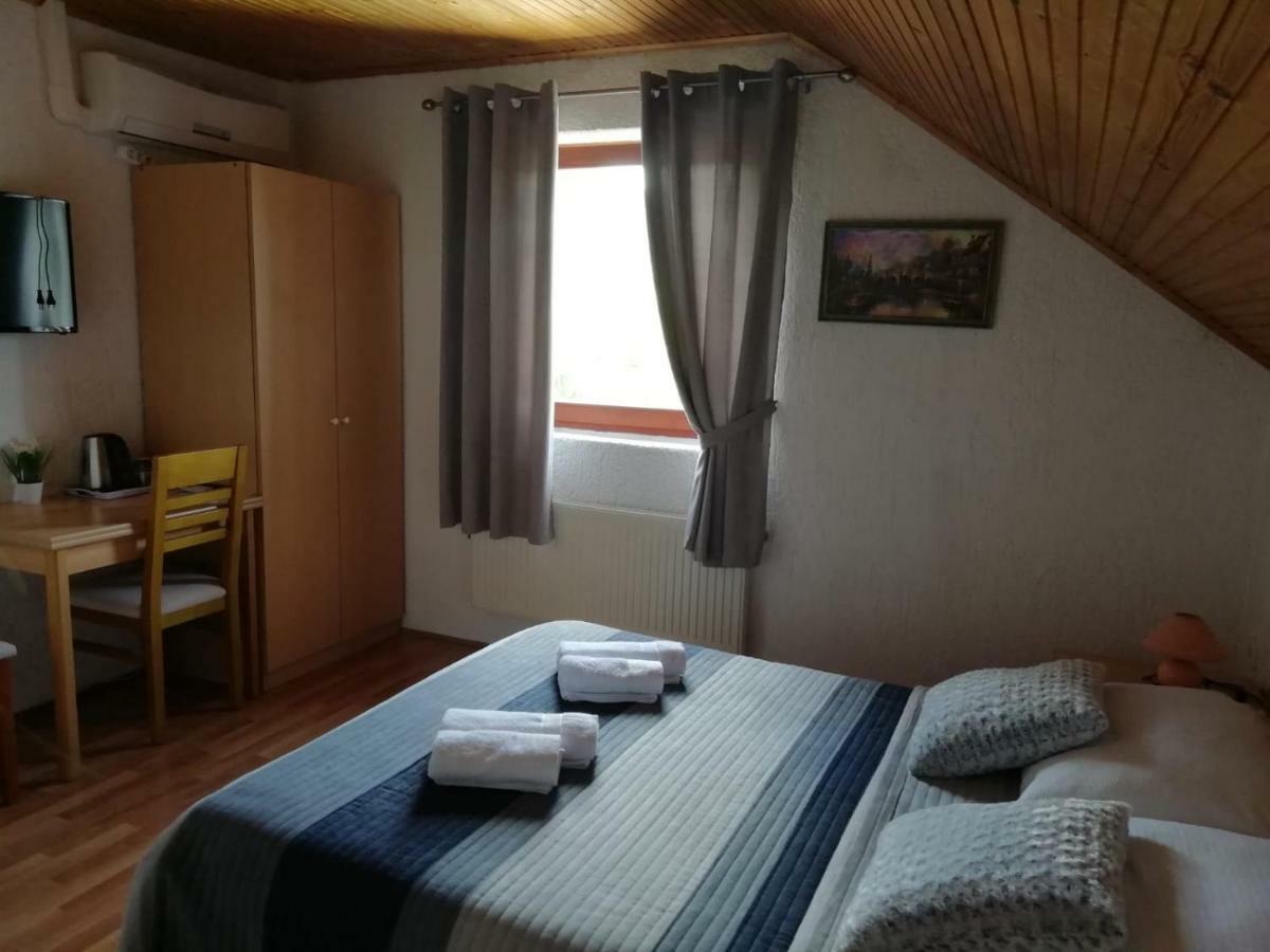 Hotel House Viktoria à Selište Drežničko Extérieur photo